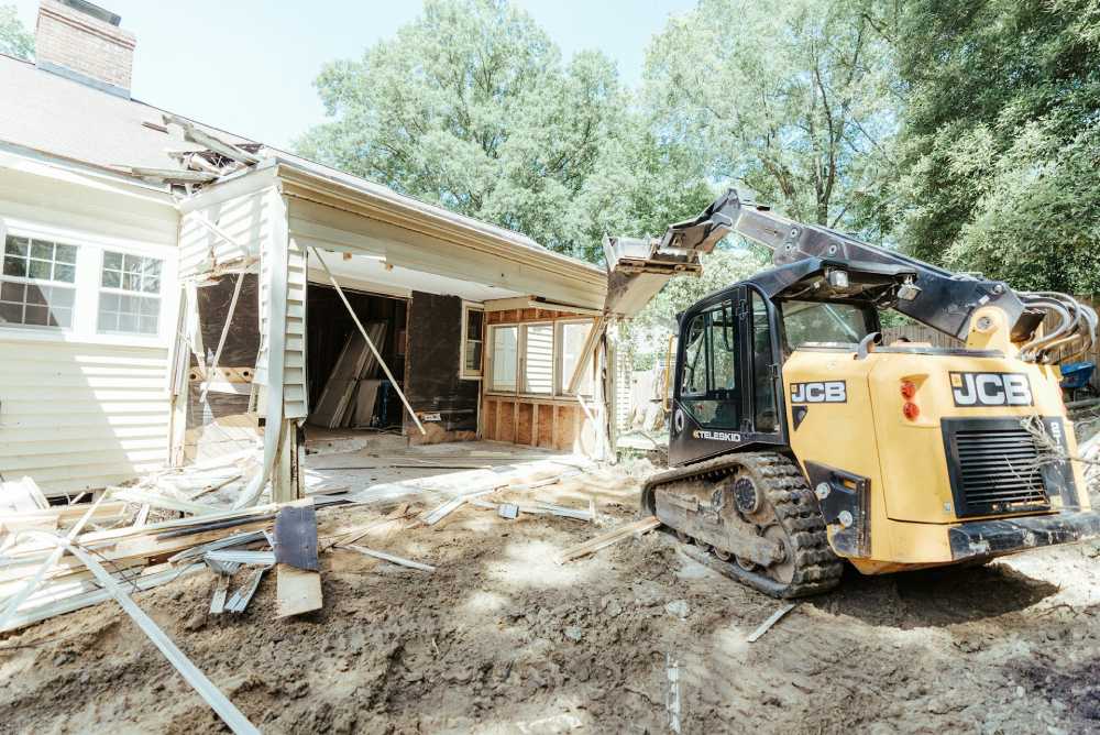 Efficiency on Construction Sites: The Role of Skid Steer Loaders in Modern Projects